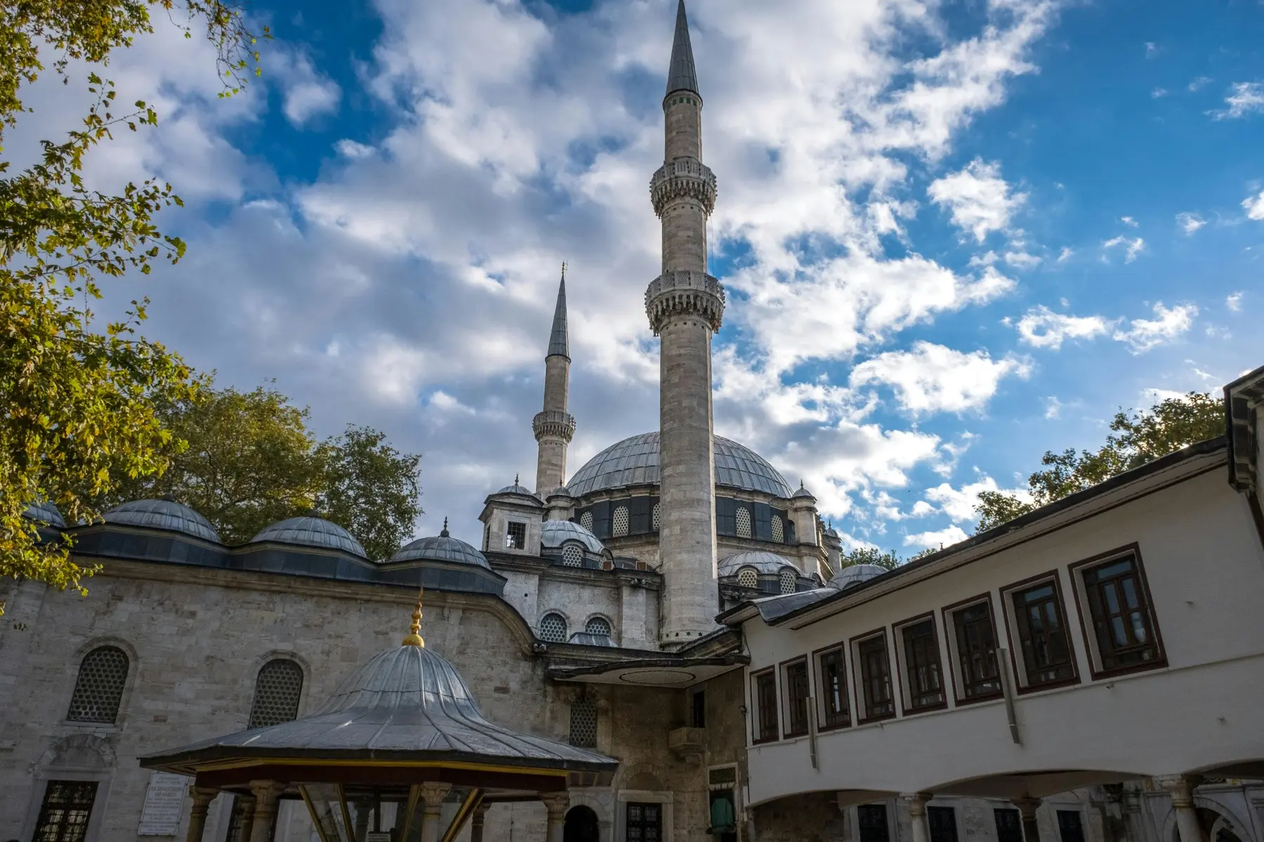 Eyüp Sultan Camii avlusu