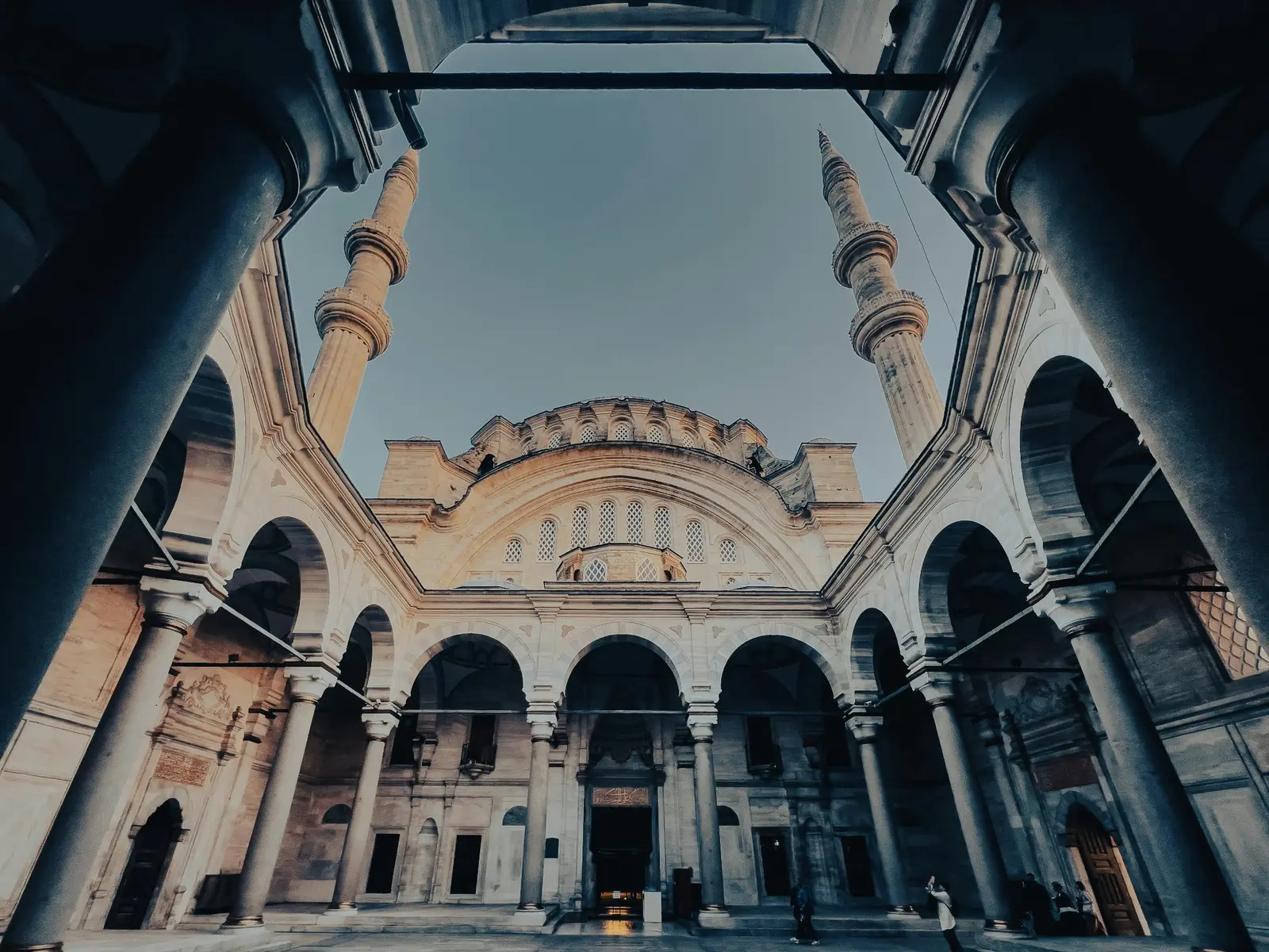 Nuruosmaniye Camii ve Kapalıçarşı çevresi