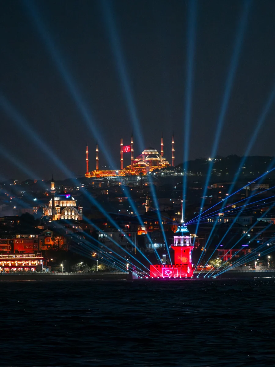 Maiden's Tower light show