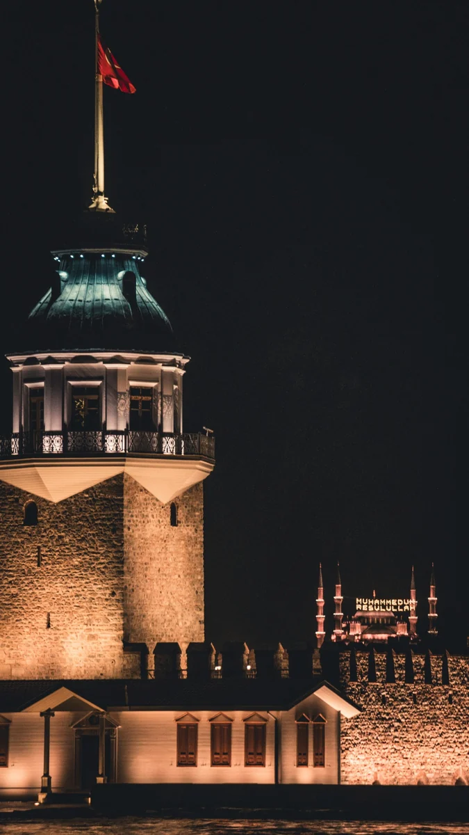 Maiden's Tower at night