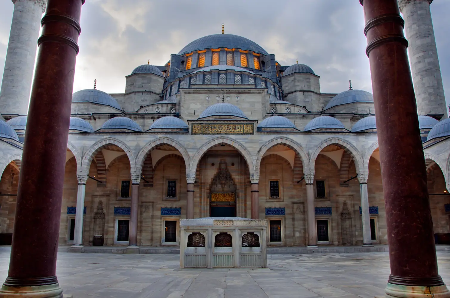 Süleymaniye Camii iç mekânı